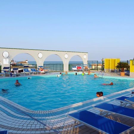 Hotel Apartments Premium Diffuso Caorle 4 Stars - The Suite Are Located In Various Tourist Village And Resort But Always In Caorle - Family Resort - With Or Without Swimming Pool - With Breakfast Room With Supplement - With Private Parking Inside Exteriör bild